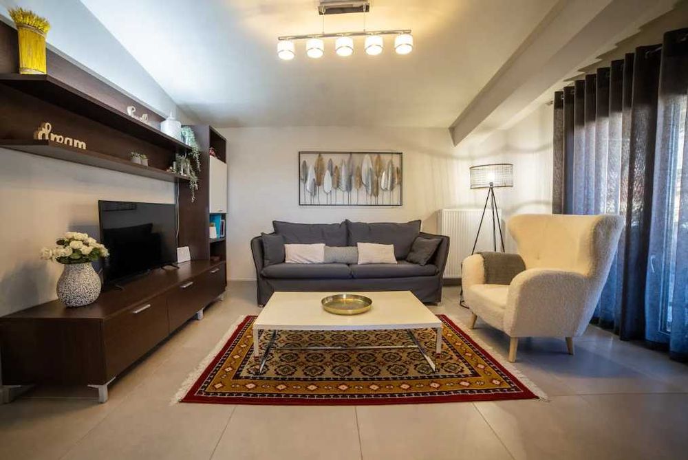 Дава се под наем Двустаен апартамент в Пловдив, Младежки Хълм - 64 кв.м за 234.6 € - Снимка #1