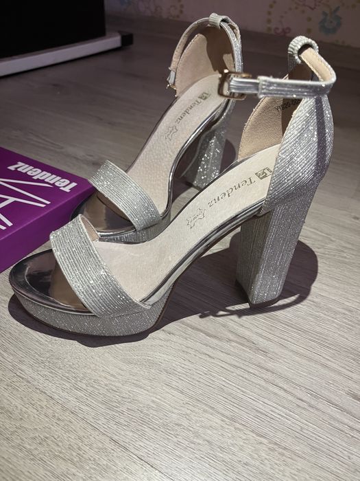 Два чифта сандали tendenz