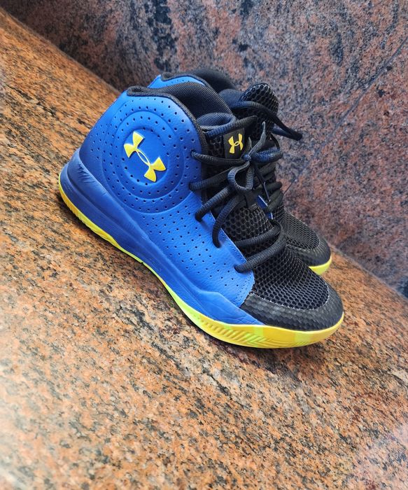 Ghete baschet Under Armour impecabile