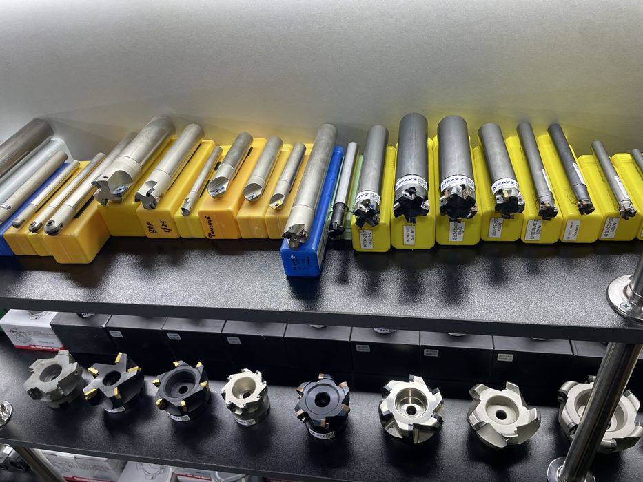 Токарный резецлар Акцияда 25х25 нархи 70.000 пластина напайка INSERT