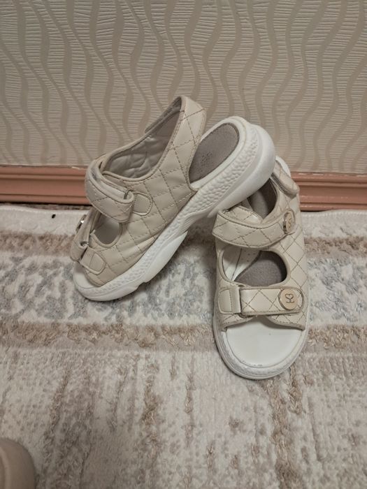 Босоножки на девочку 8-10 лет