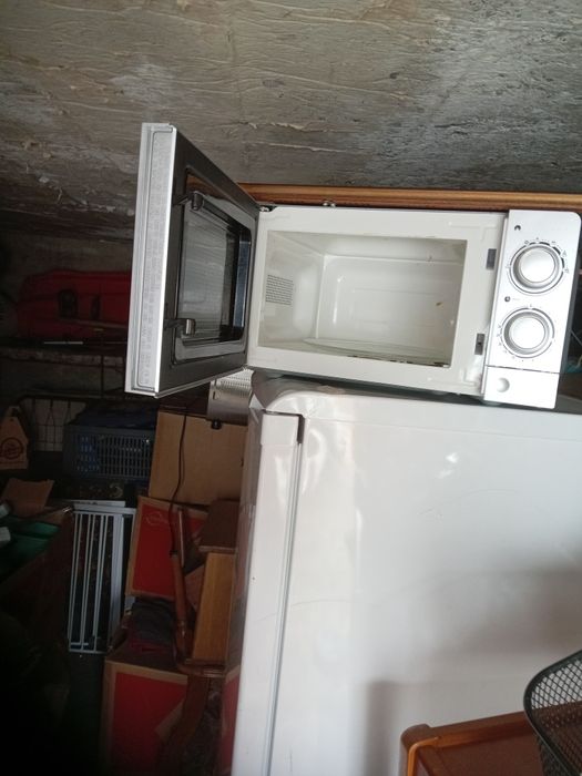 Cuptor cu microunde microunde