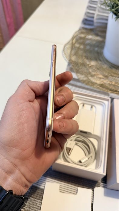 Iphone 8 64 GB gold перфектен full