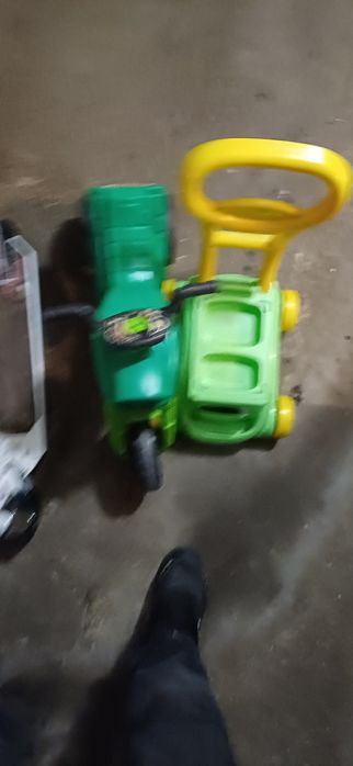 Vând trotineta fata