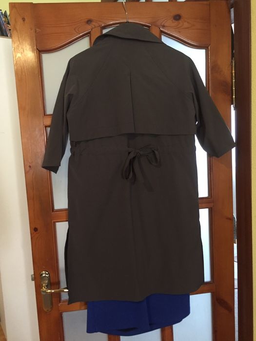 Продаю плащик легкий без подклада р 46