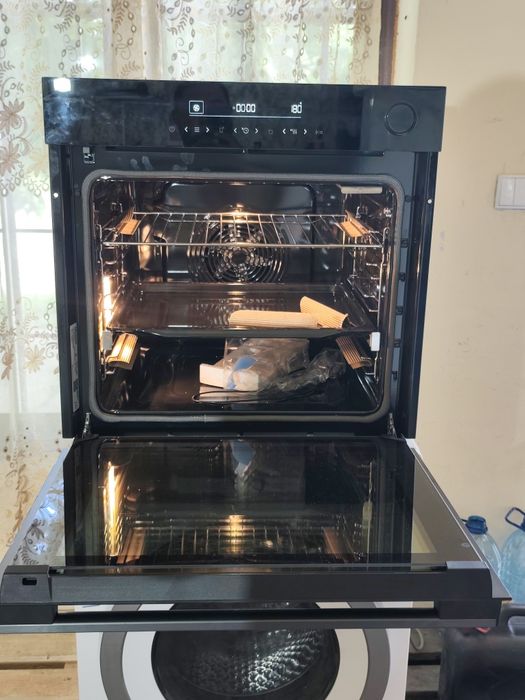 Cuptor încorporabil Hisense BSA66346PBGWIFI – Nou, nefolosit, Wi-Fi, Piroliză, 77 L