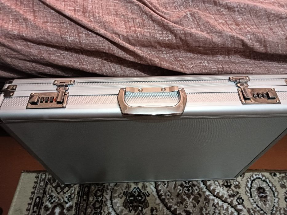 Оптометрисеский чемодан для проверки зрения