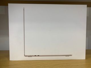 Macbook AiR 13” M4 SiGiLAT ! 256GB 16GB INT Layout GARANTIE Apple 13,3