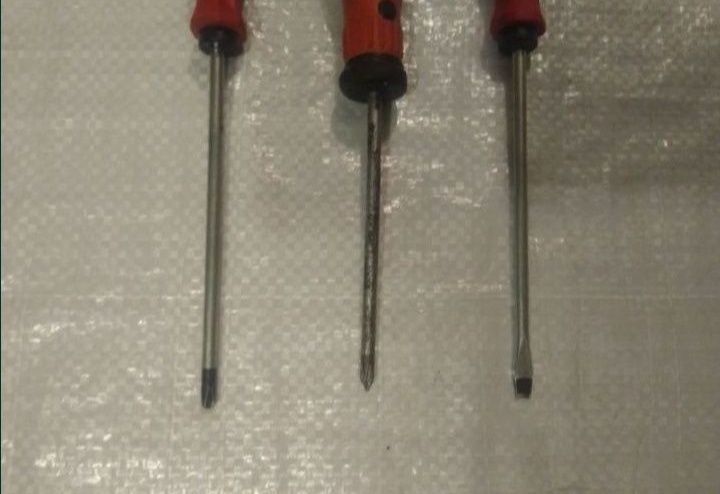 Set de 3 surubelnite - 2x in cruce si 1x dreapta - din UK