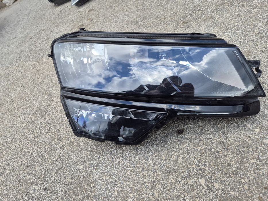 Десен фар Skoda Karoq