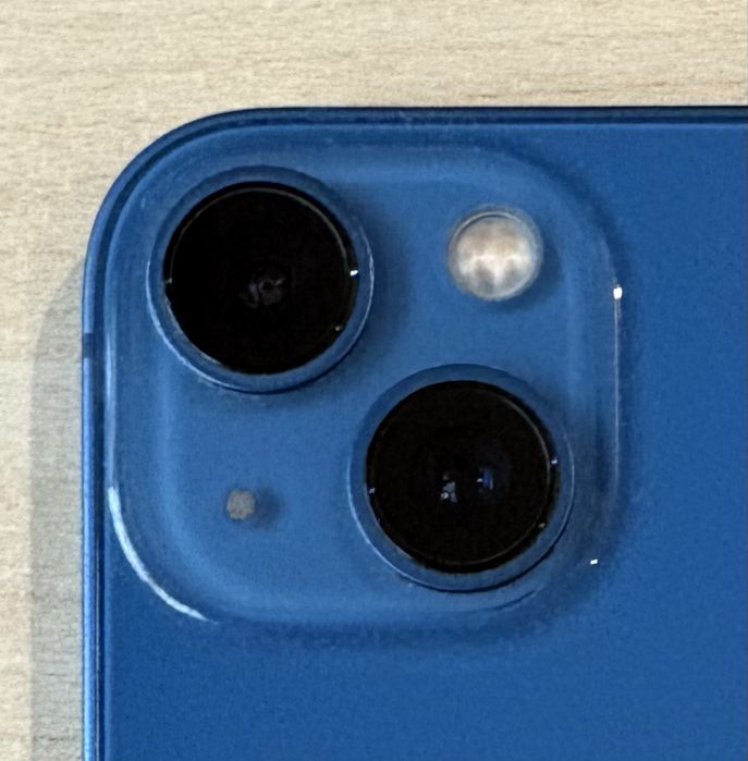 Продавам айфон 13 64 ГБ