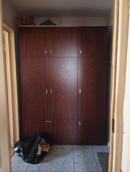 Apartament semidecomandat cu trei camere