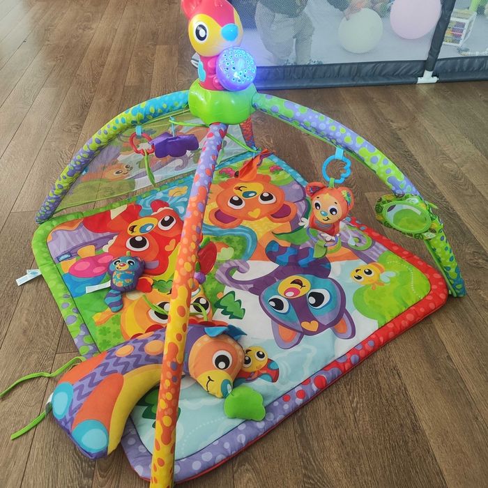 Активна гимнастика със светлини, звуци и протектор Playgro