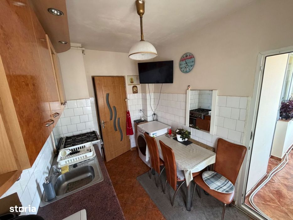 Apartament 2 camere, decomandat - zona Cetate