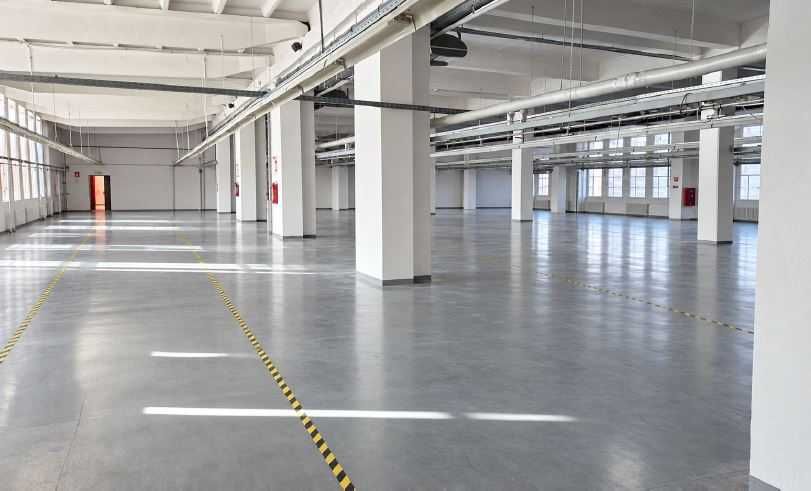 Fabrica de confectii complet cu masini si utilaje pentru industria usoara - Carei
