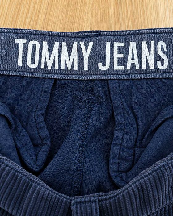 Pantaloni Tommy Jeans bărbați bleumarin, din bumbac, catifea reiată, Mărimea M