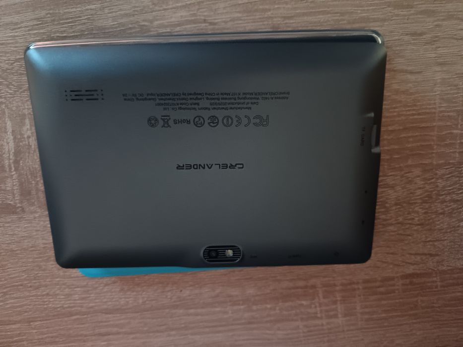 Vând tableta CRELANDER