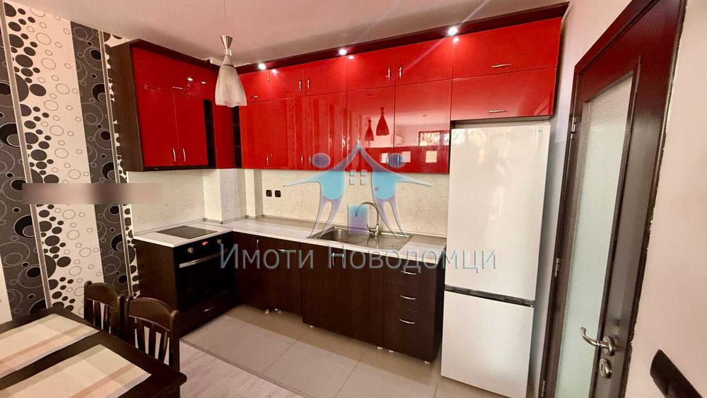 Продава се Тристаен апартамент в Шумен, Пазара - 86 кв.м за 1080 €/кв.м - Снимка #1