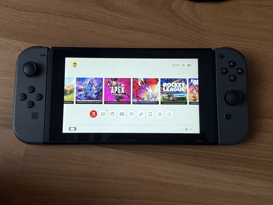 Nintendo switch в отлично състояние и игри