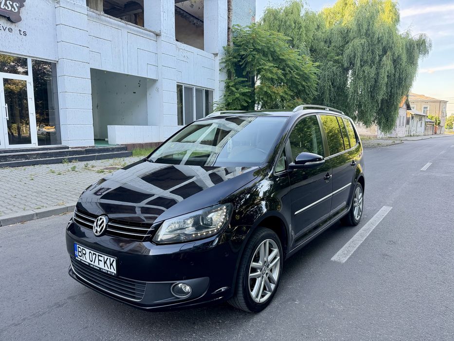 VOLKSWAGEN Touran 2013
