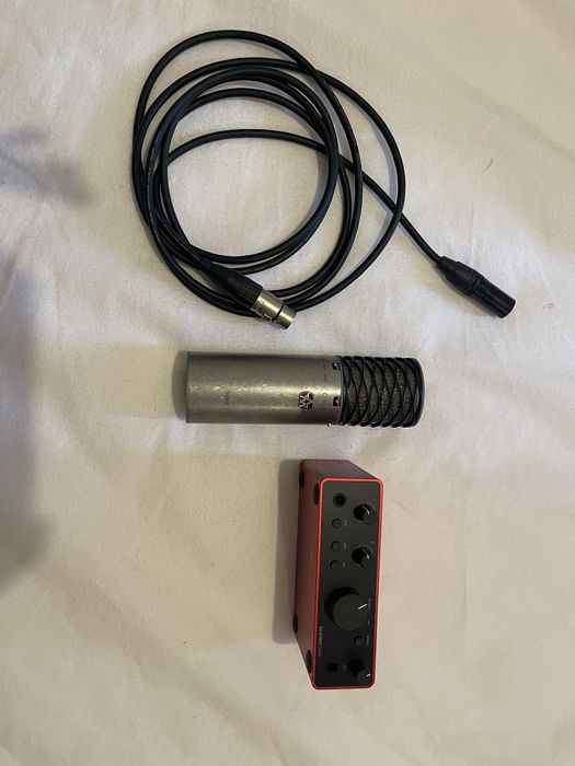 Set microfon Aston Spirit cu placa de suntet Focusrite si cablu XLR
