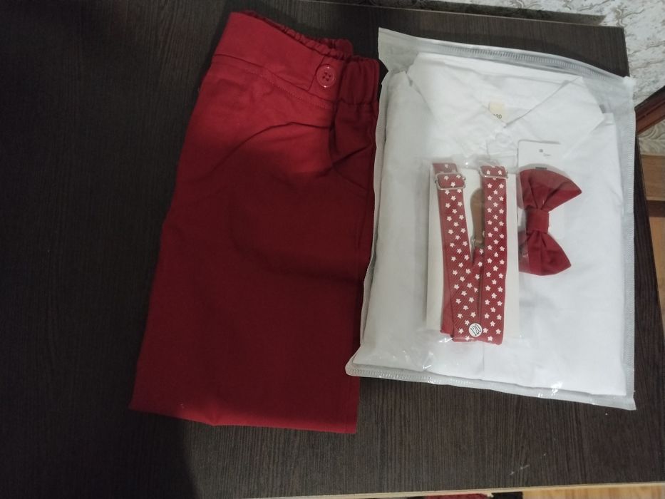 Срочно мерекеге комплект киим сатылады