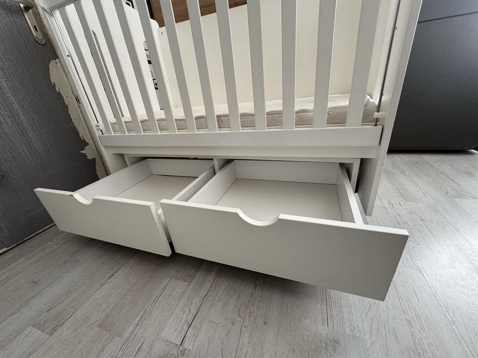 Бебешка кошара с люлеещ механизъм от MDF