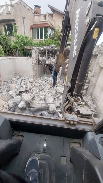 Услуги с комбиниран багер.Свредел и самосвал.