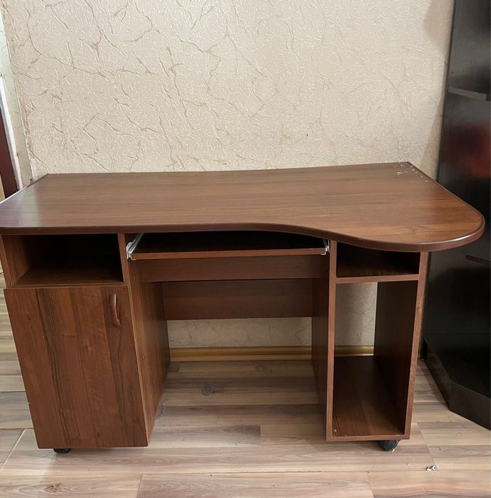 Стол рабочий коричневый