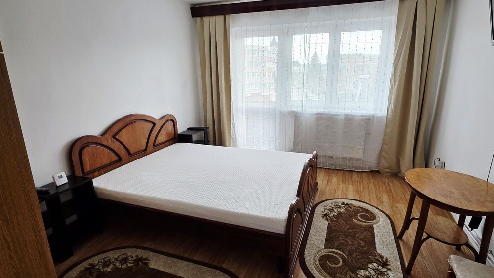 De inchiriat apartament 2 camere, et. 3, zona Hotel