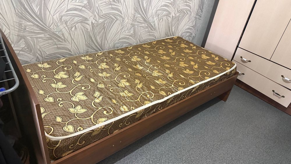 Кровать 90x200, вместе с матрасом