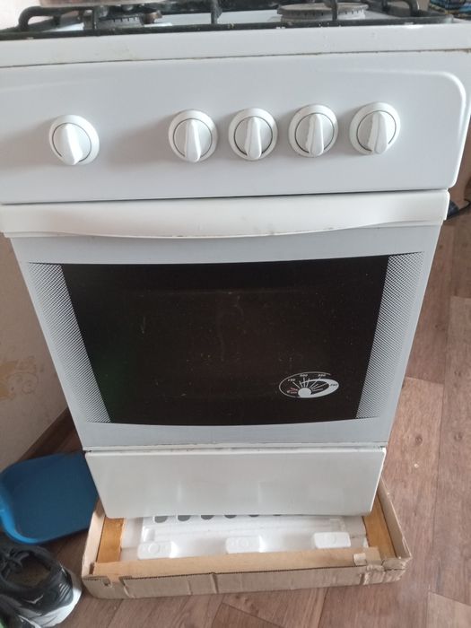 Продам газ плиту