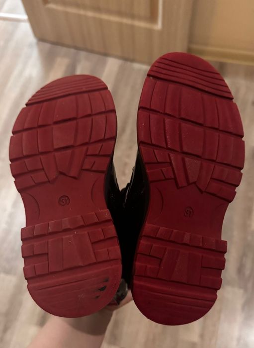 Детский ботинок