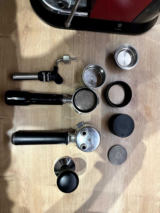 Pachet Espressor si rasnita Delonghi Dedica barista pack