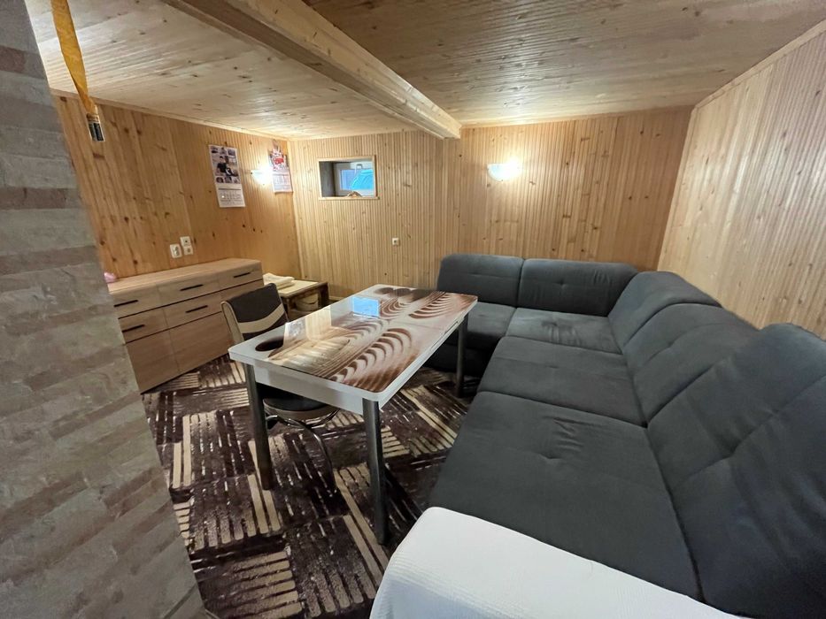 Продава къща на два етажа в Кортен