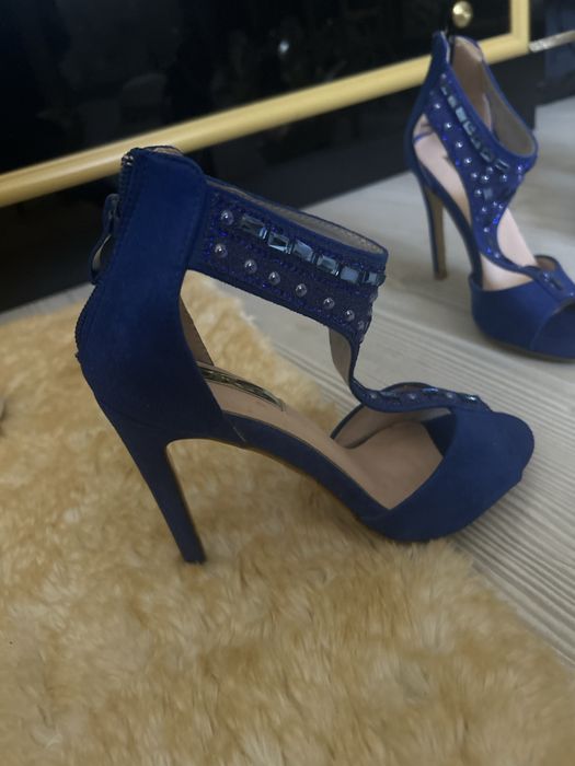 Sandale elegante cu toc subtire