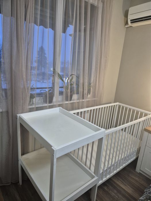 Бебешко легло+ маса за повиване