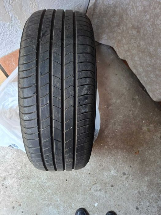 Vand 4 cauciucuri de vara folosite doar 2000 km