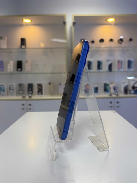 iPhone 16, Varianta E-SIM, 128GB,culoare Ultramarine, Stare impecabila