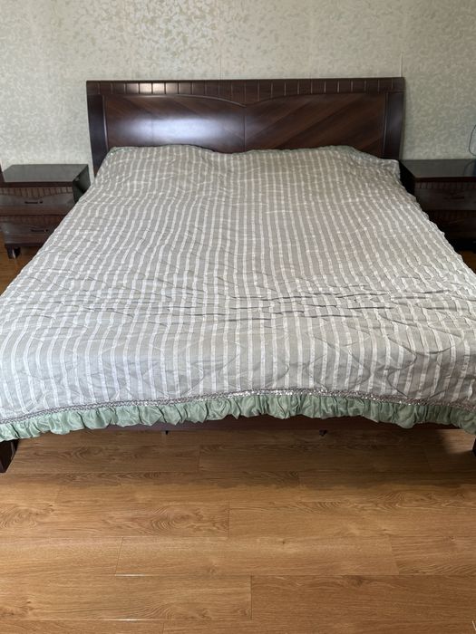 Продаетс мебель: стол и 12 стульев, спальный гарнитур