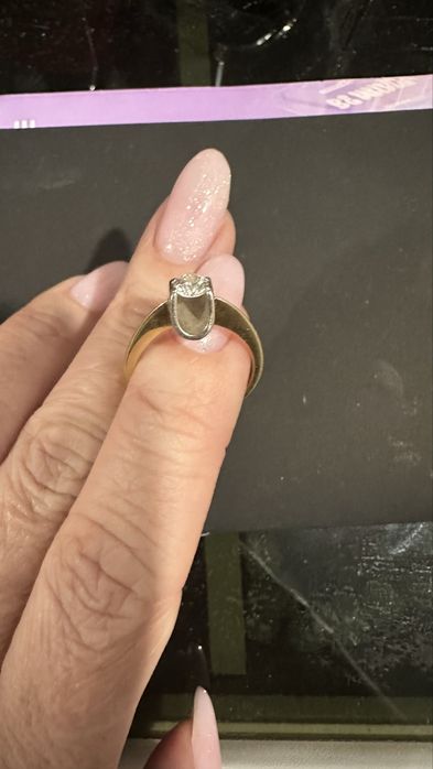 Золотое кольцо с брилиантом