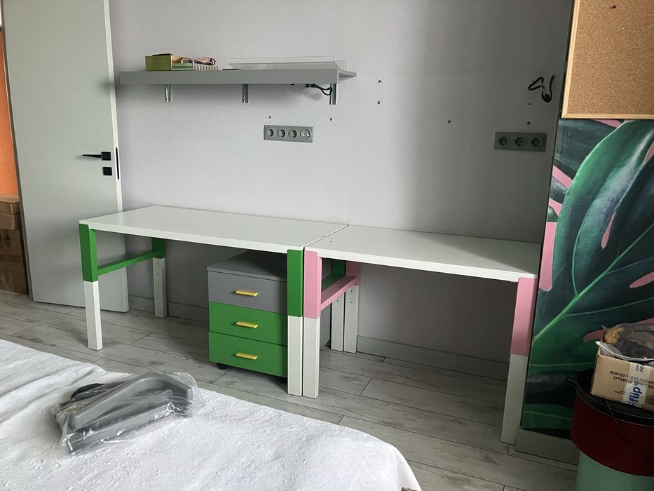 Продам детские столы и тумба