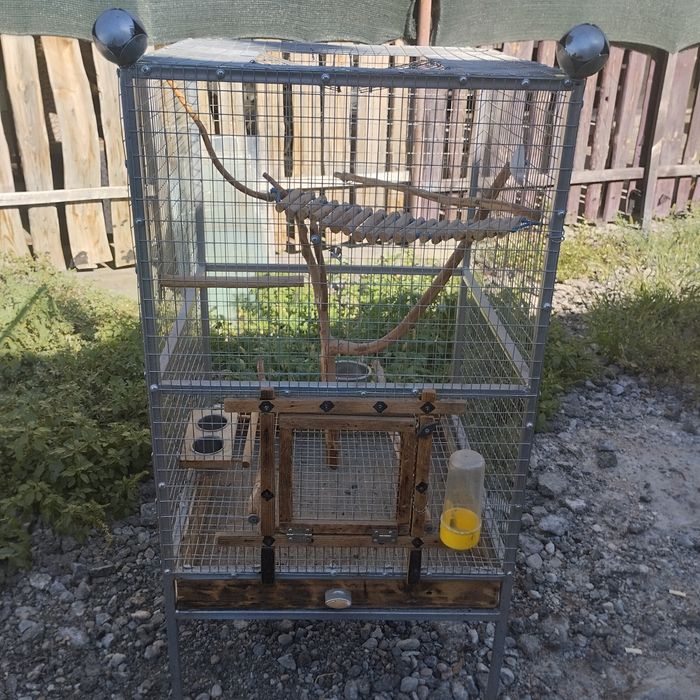 Продам клетку для попугаев