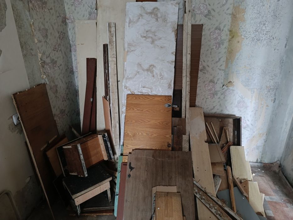 Отдам всё в одни руки.