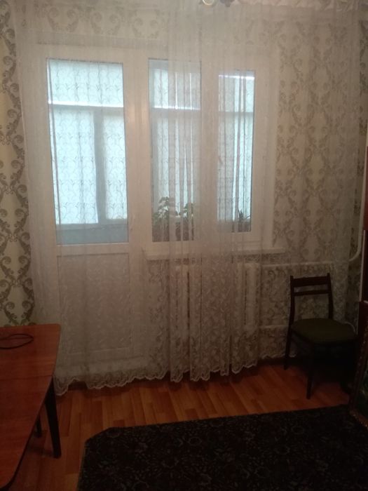 Продам трехкомнатную квартиру .