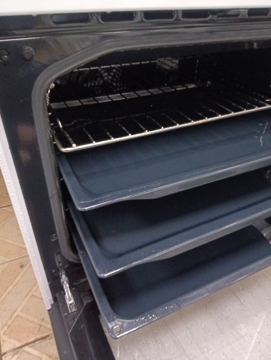 Като нова  свободно стояща печка с керамичен плот Gorenje с Гаранция!