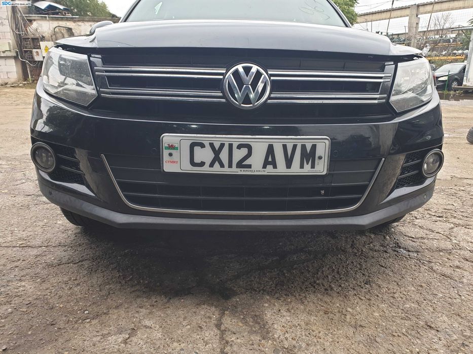 Bara Spoiler Fata cu Locas Senzori de Parcare cu Grile Proiectoare FARA Grila cu Emblema Volkswagen Tiguan FL Facelift 2011 - 2015 Culoare LC9X [K7787]