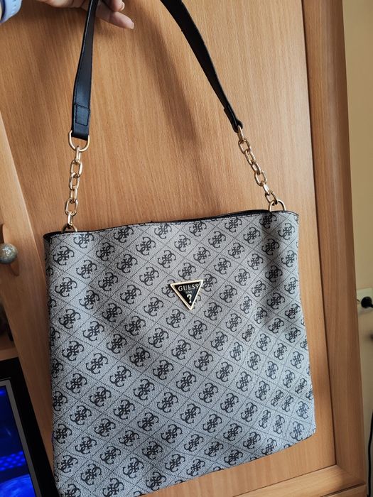 Чанта guess,нова