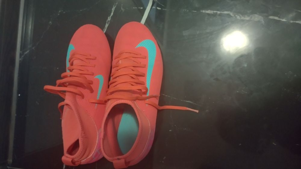 Gheata fotbal Nike