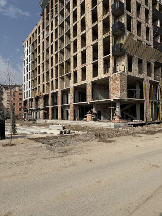 Продам в новом Ж/К продается 400 м2 не жилой помещения